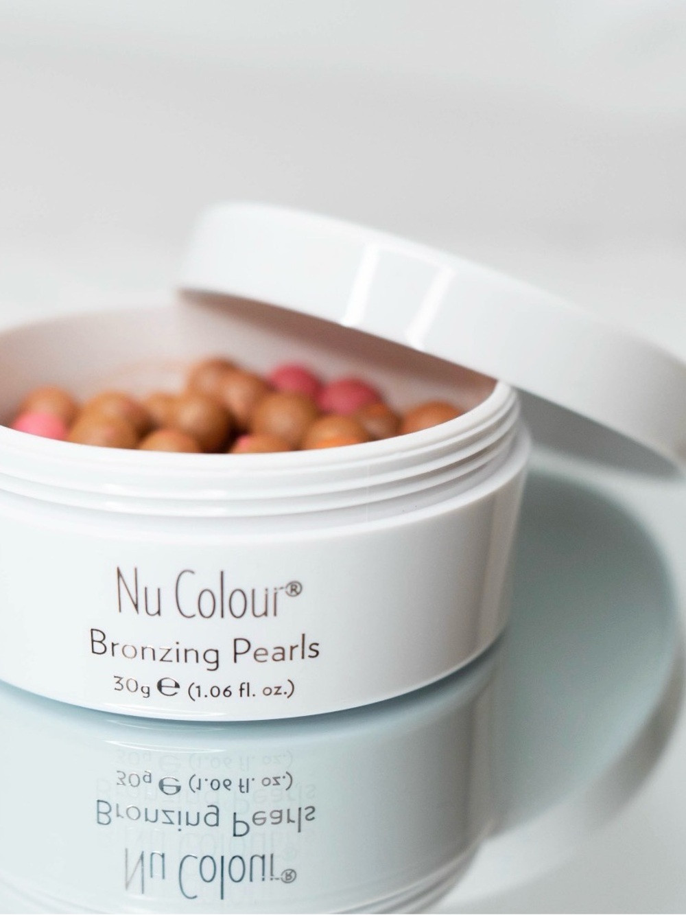 Nu Skin Bronzing Pearls, Contour, Blush, Eye Shadow. Dewy looking skin |